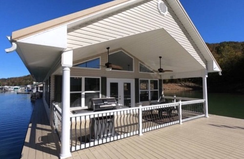 Big Creek House | Lake and bake/best wings on Norris/Floating Home