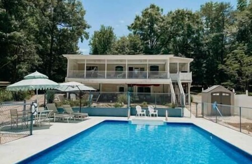 Inman House | Lake Bowen Lakefront Cottage | Heated Pool Waterfront View
