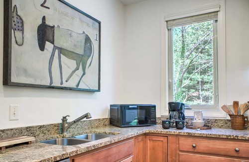 Flat Rock Cottage | Lake Cove Cottage at Highland Lake | 2BR Retreat | Walkable Lake Community