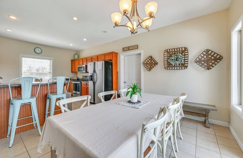 Bronston House | Lake Cumberland Home w/Hot Tub & Game Room