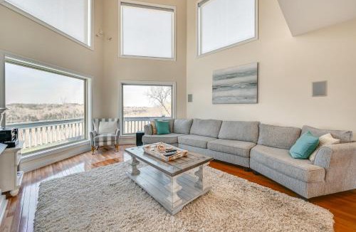 Bronston House | Lake Cumberland Home w/Hot Tub & Game Room