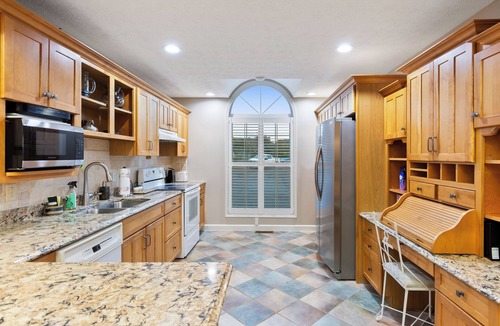 Tateville House | LAKE CUMBERLAND KY Lakefront Home