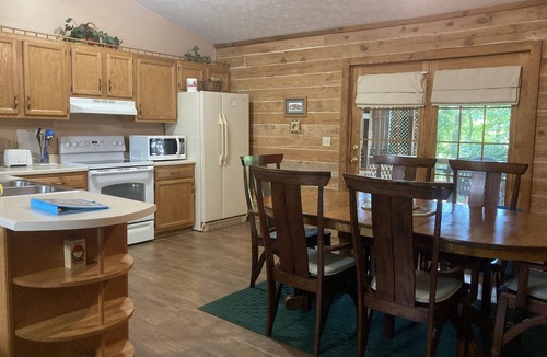 Nancy Cabin | Lake Cumberland Log Cabin minutes from Lee's Ford Marina and Pulaski County ParK
