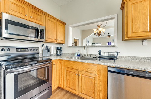 Burnside House | Lake Days & Fireside Nights! Updated Burnside Home