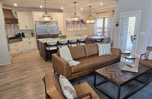 Gallatin House | Lake Days & Nashville Nights — Private Dock, Game Room & Fire Pit - Room for 12