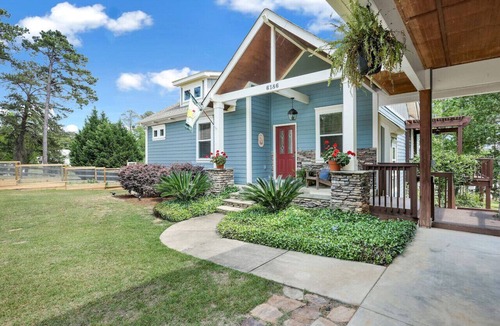 Appling House | Lake front home, private dock, pet friendly