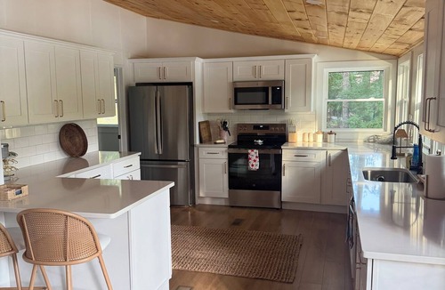 Goodview House | Lake front Pleasure Point Retreat with private dock!