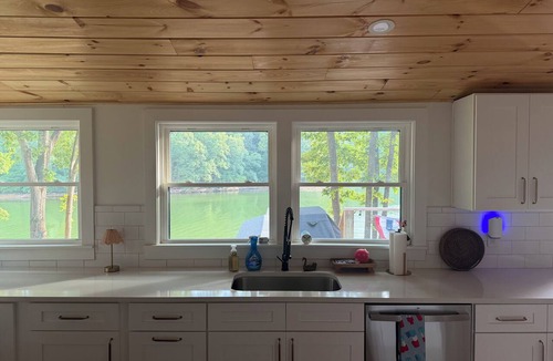 Goodview House | Lake front Pleasure Point Retreat with private dock!