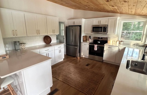 Goodview House | Lake front Pleasure Point Retreat with private dock!