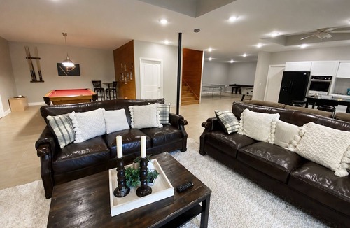 Winchester House | Lake front Tim’s Ford Retreat, 6BR, Kayaks, Dock Near Twin Creeks