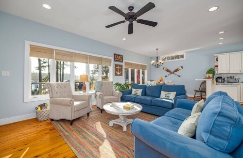 Henrico House | Lake Gaston Retreat | Dock, Firepit & Kayaks