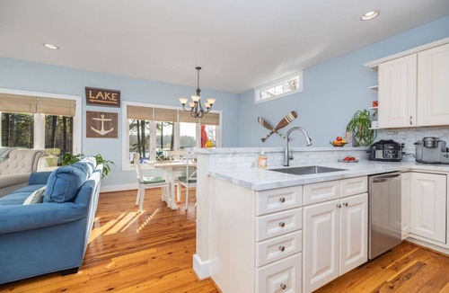 Henrico House | Lake Gaston Retreat | Dock, Firepit & Kayaks