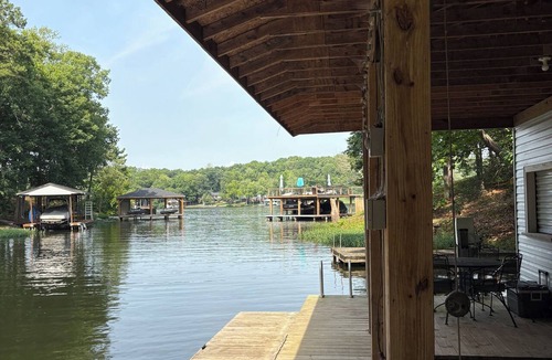 Bracey House | Lake Gaston Waterfront Retreat 3BR 2BA in Bracey VA