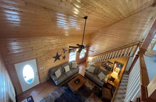 Byrdstown Cabin | Lake House Getaway at Dale Hollow Lake