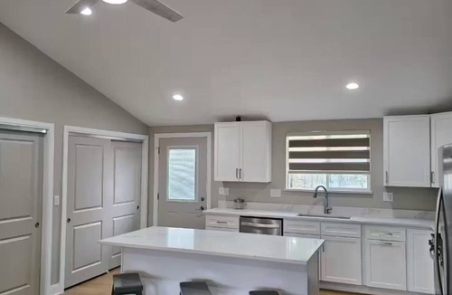 Burns Harbor House | Lake-Land Home Brand New! 6 minutes to Dunes!