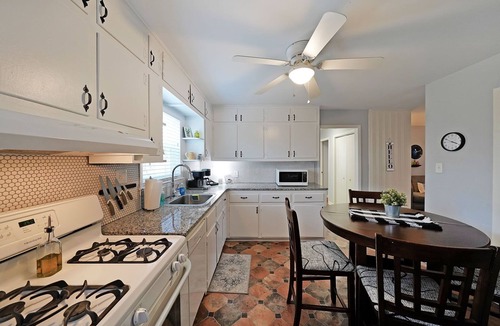 Acworth Apartment | Lake Life B - Apartment in Downtown Lake Acworth