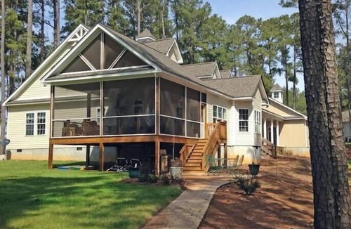 Henrico House | Lake Life Escape - The Point on Lake Gaston