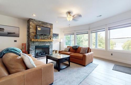 Maynardville House | Lake Norris Epic Aqua Haven Sleeps 8 - Deck - Grill