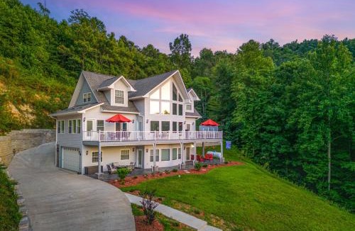 Maynardville House | Lake Norris Epic Aqua Haven Sleeps 8 - Deck - Grill