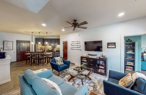 Eatonton Villa | Lake Oconee multi-group villa with four separate condos, fairway views, & AC