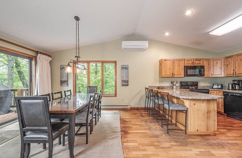 McHenry House | Lake Reflections | Outdoor Hot Tub + Lake Access