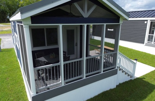 Maysville Cabin | Lake View Cabin, 20 Miles from Emerald Isle! 2 bedroom!