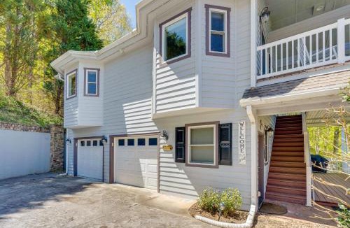 Hiawassee House | Lake-View Condo with Covered Deck in Hiawassee!
