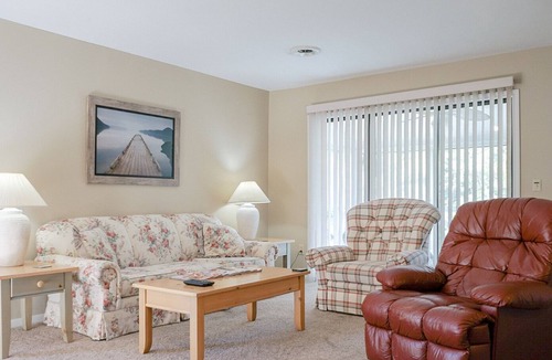 Bronston Condo | Lake View Lounge 104-2- Golf, Pool, Pickleball