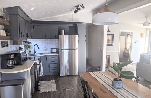New London House | Lake view retreat steps to Badin Lake! Pool, Beach, Restaurant/Bar & Boat Launch