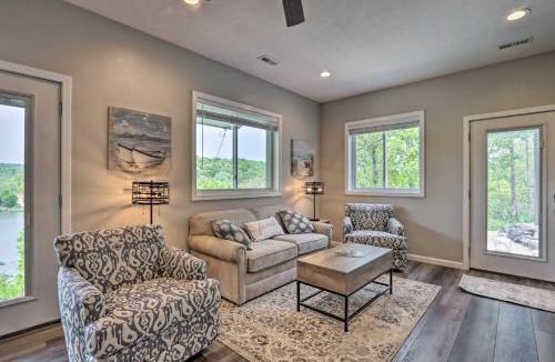 Camdenton House | Lake Views, Fire Pit! ‘Blue Cabin’ Ozarks Getaway