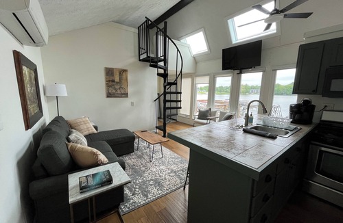 Noblesville House | Lakefront 1BR with Loft