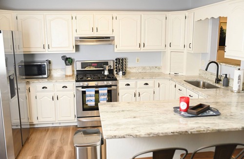 Goodview House | Lakefront 3-bedroom house in charming Goodview