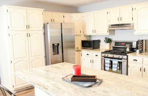 Goodview House | Lakefront 3-bedroom house in charming Goodview