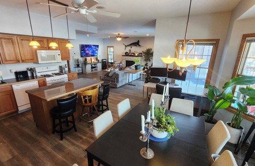 Ingleside Cottage | Lakefront Bliss: Your Ultimate Vacation Haven Surrounded by Nature