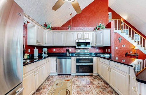 Sevierville Cabin | Lakefront Cabin Getaway・Boat Ramp・Hot Tub Escape