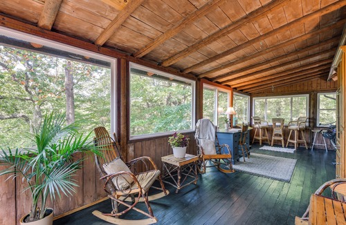 Chesapeake Ranch Estates-Drum Point Cottage | Lakefront Cabin Near Solomons Island w/Hot Tub