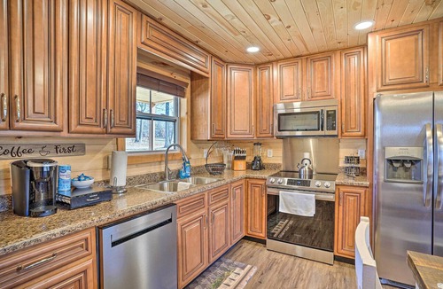 Trenton Cottage | Lakefront Cabin w/Deck, Fire Pit in Trenton!
