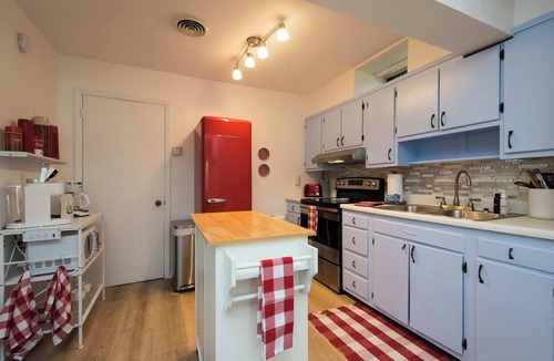 Flat Rock Condo | Lakefront Condo w/King Bed + Free Tix | Pool