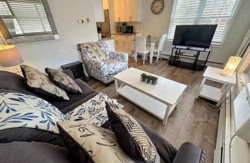 Flat Rock Condo | Lakefront corner condo with canoes, resort pool, tennis & firepit - dogs welcome