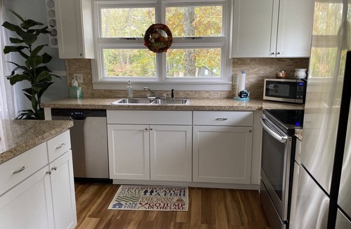 Somerset House | Lakefront cottage with neighborhood boat ramp, 1 mile from great restaurants.
