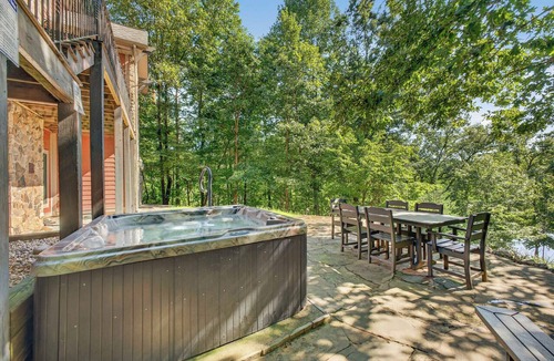 Mill Spring House | Lakefront~Dock~Hot tub~Firepit~Dog Friendly!
