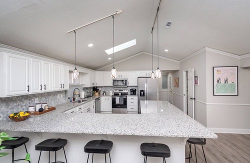 Waterloo House | Lakefront Getaway: Fire Pit ~ Dock ~ Games ~ Family & Pet Friendly
