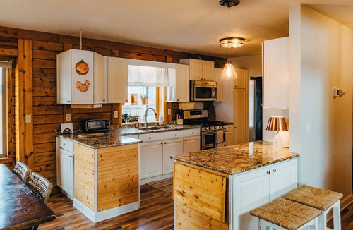 Athens House | Lakefront Getaway w/Fire Pit in Akron