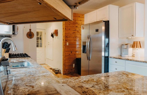 Athens House | Lakefront Getaway w/Fire Pit in Akron