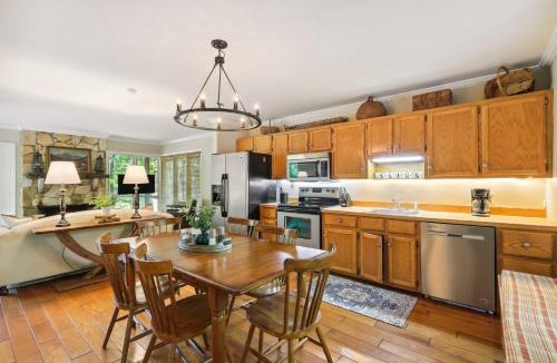 Pine Mountain Valley House | Lakefront Hamilton Cabin w/Dock & Fire Pit!