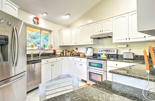 Hendersonville Cabin | Lakefront Hendersonville Cabin Near Fishing!