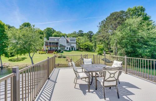 Hiawassee House | Lakefront Hiawassee Gem: Boat Dock w/Rooftop Deck