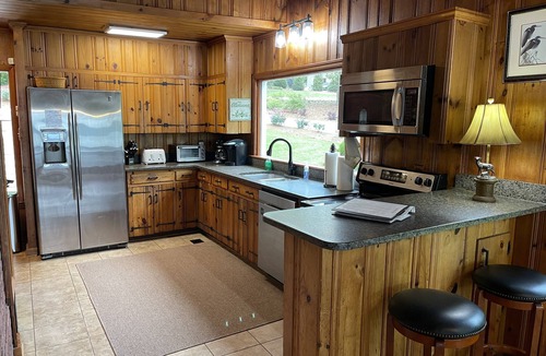 Acworth House | Lakefront Home on Allatoona · Private Dock · 7 Mi to LakePoint Sports · Sleeps 9