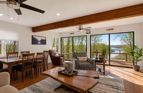 Se Ree House | Lakefront Home Serene Views & Deck Near Mammoth Cave