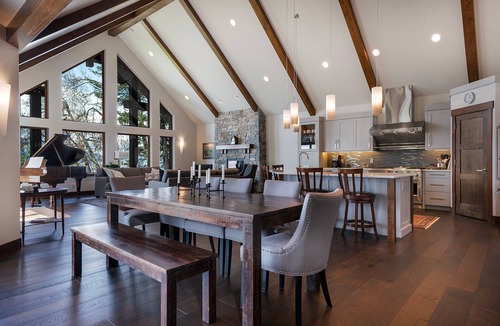 Bigfork House | Lakefront home with boat dock & private hot tub!
